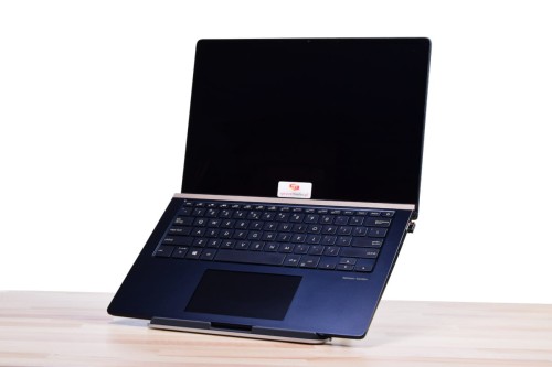 aluminiowa podstawka pod laptopa w podroz.jpg