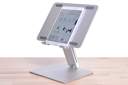 tablet na regulowanej podstawce.JPG